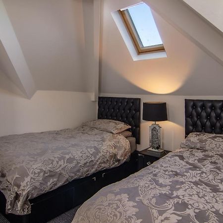 Stunning Church Conversion Close To The Tower Blackpool Eksteriør billede