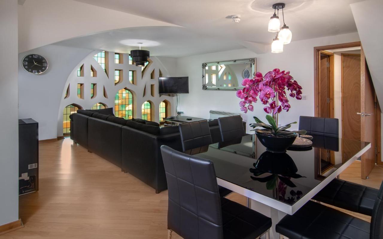 Stunning Church Conversion Close To The Tower Blackpool Eksteriør billede